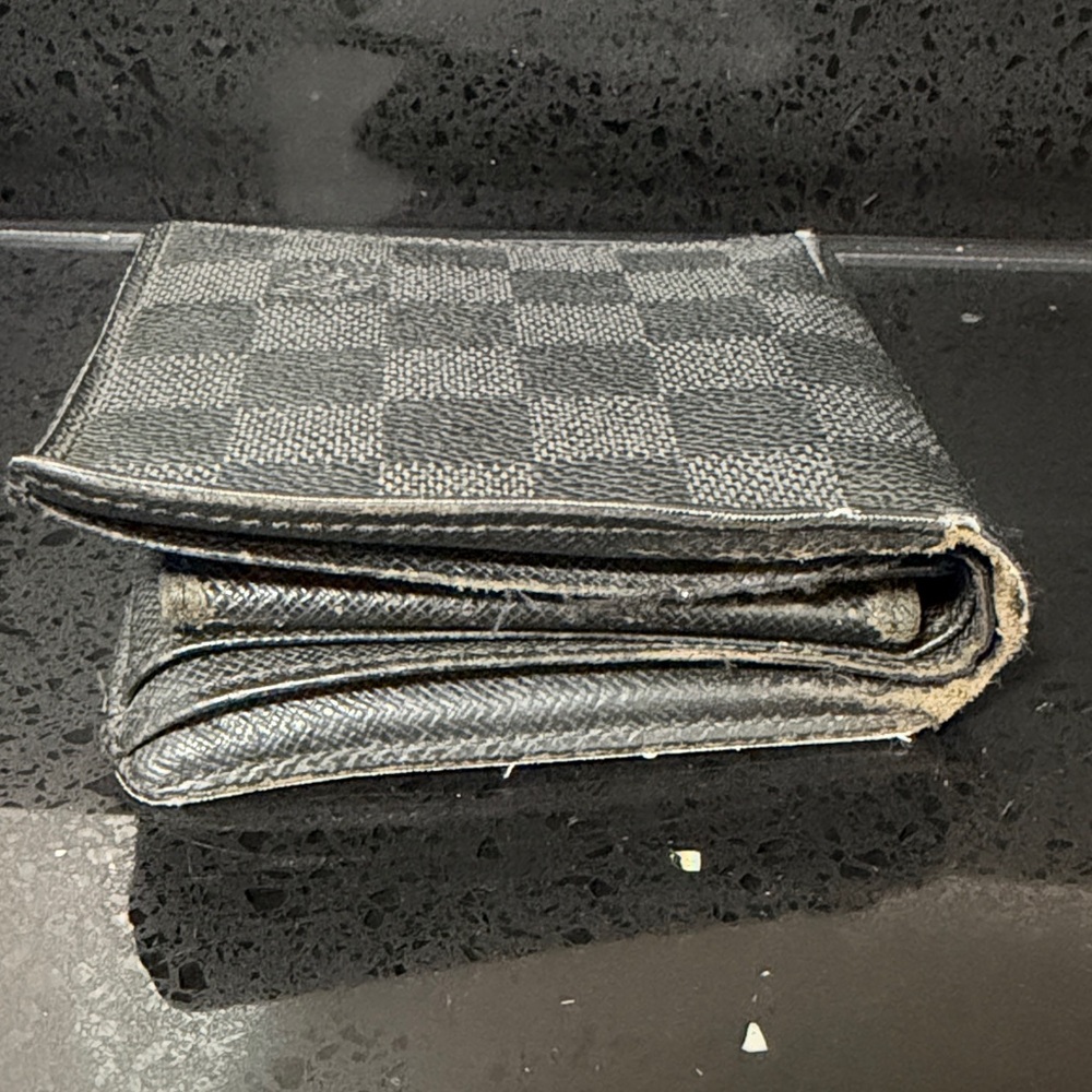 Louis Vuitton Men's Graphite Damier Black BiFold Wallet w Cert of Authenticity - Picture 4 of 10